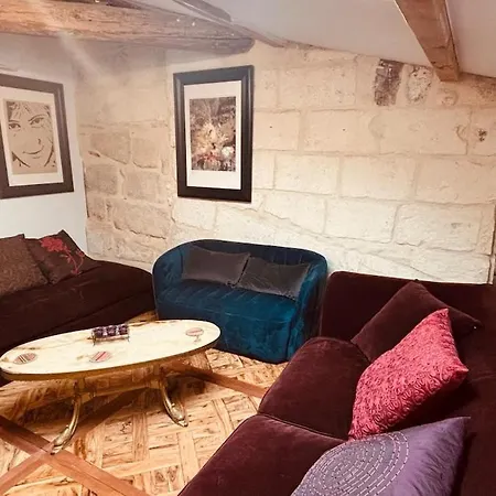 Holiday home Poetic House